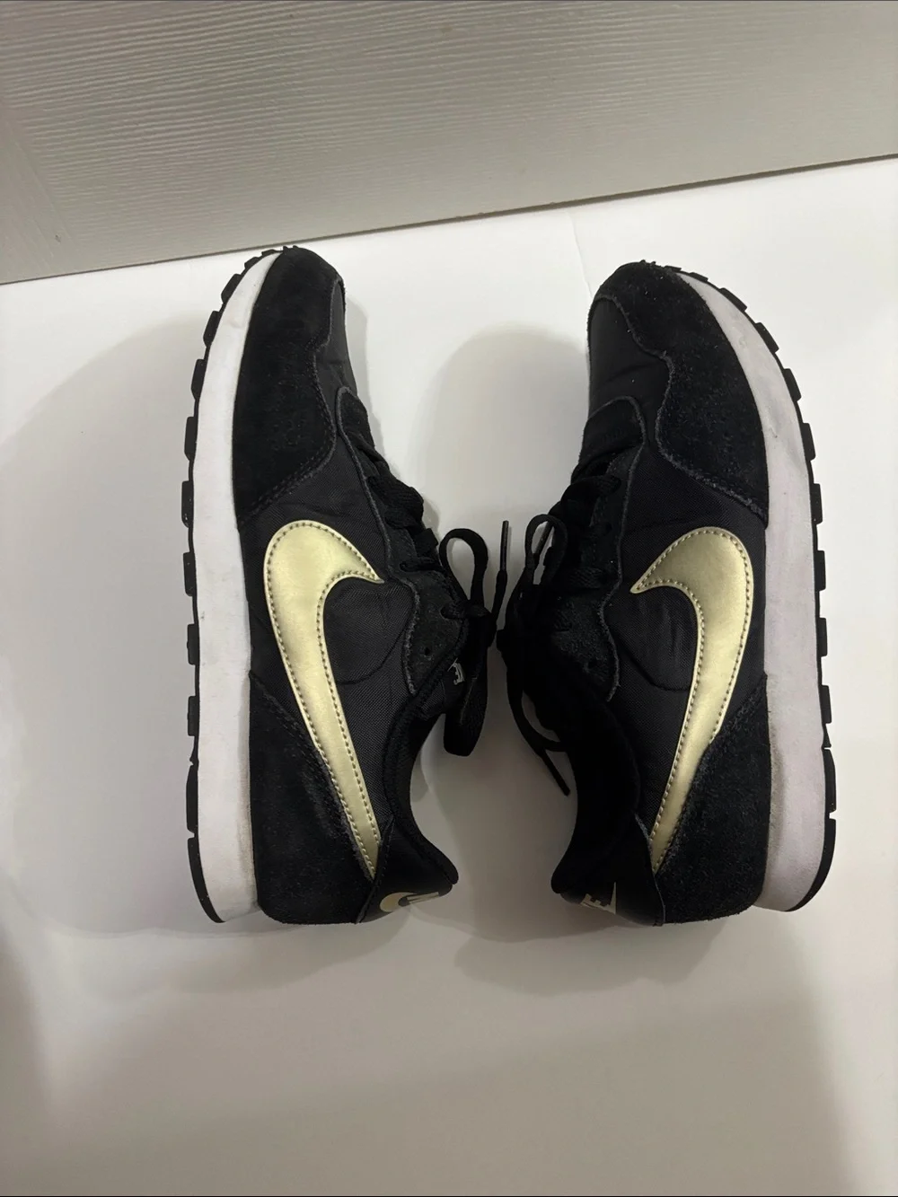 Youth Nike MD Valiant GS CN8558-009 Casual Shoes Black White Gold Size 5Y